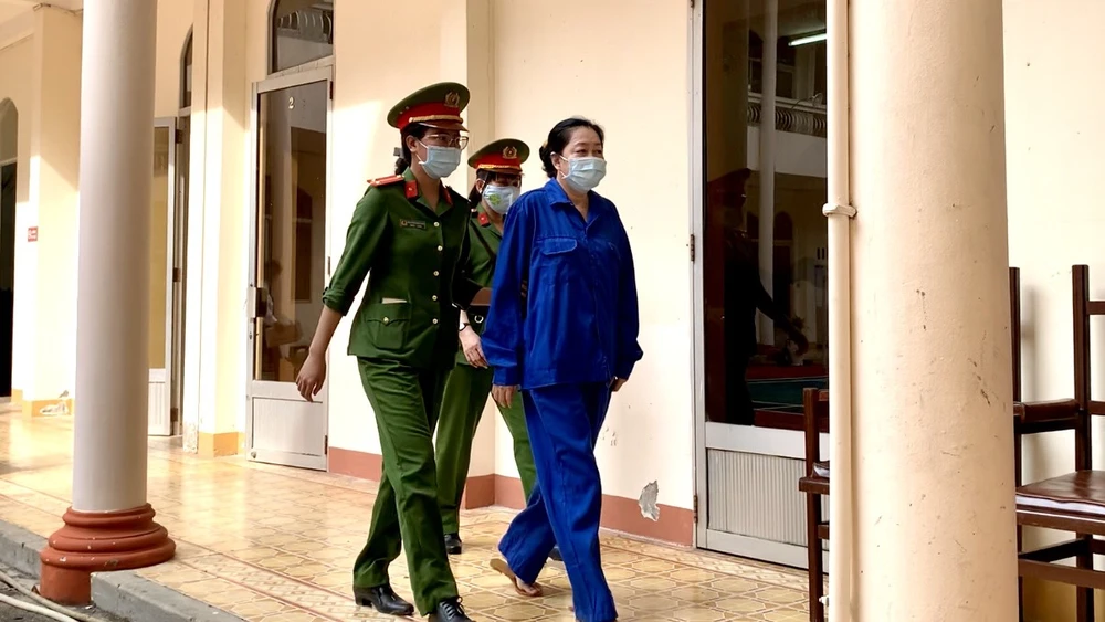 buôn lậu 51kg vàng