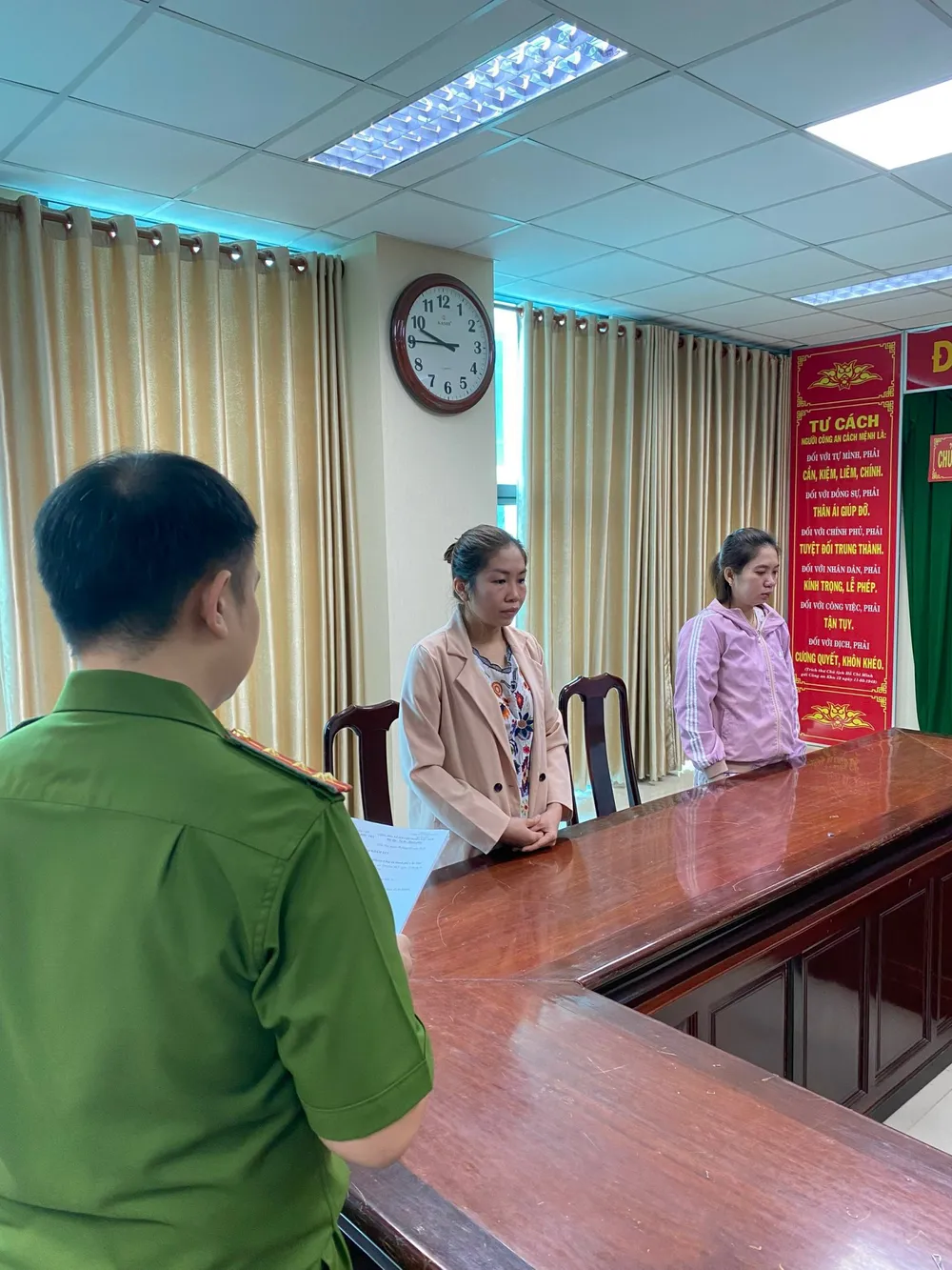 Cấu kết việt á Cấu kết việt á