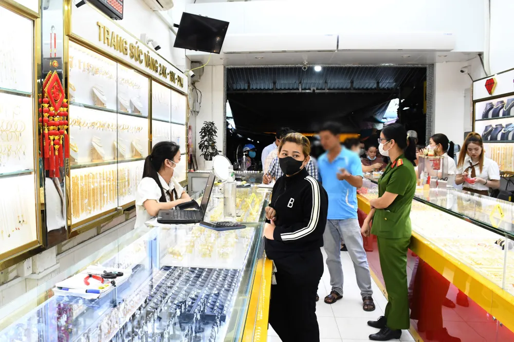 trộm vàng trộm vàng