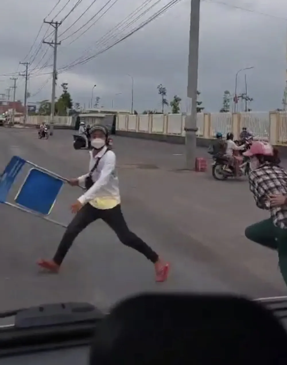 đập xe cấp cứu đập xe cấp cứu