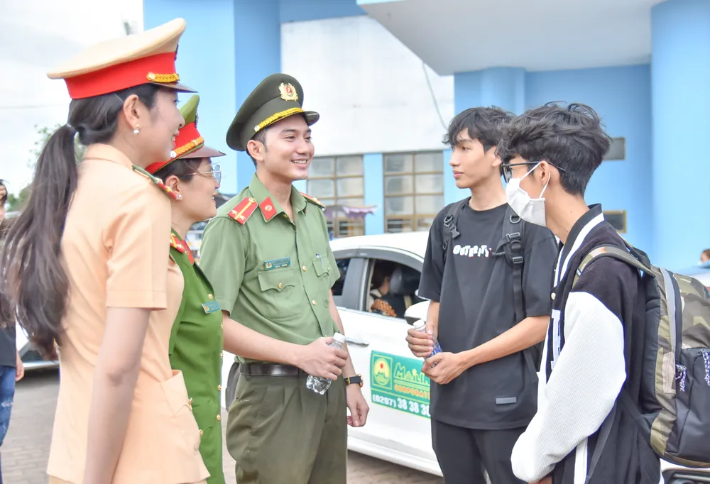 vượt biển thi tốt nghiệp THPT