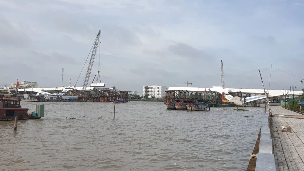 cầu trần hoàng na