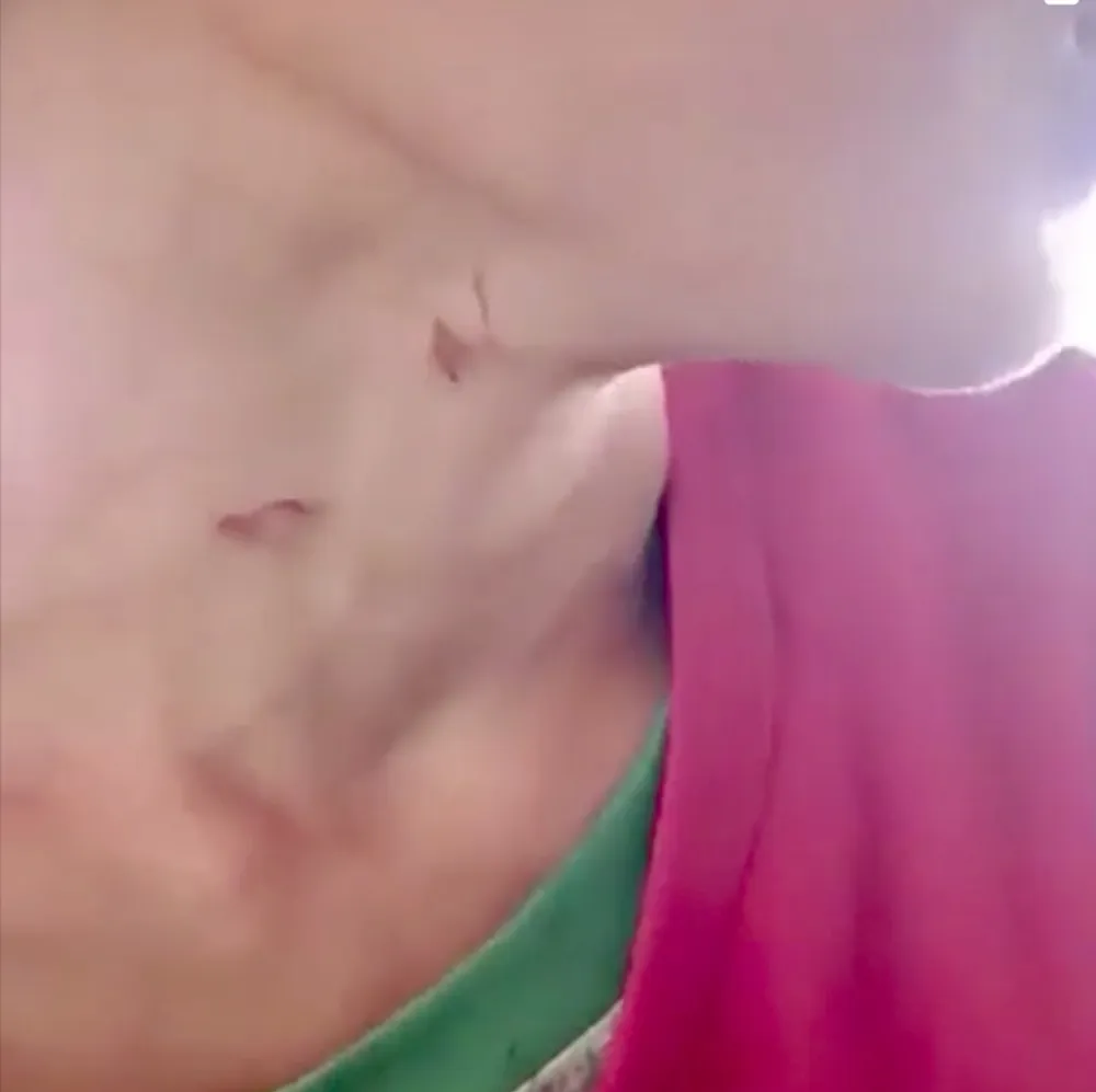 cha dượng hành hạ