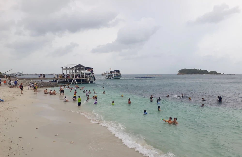 du khách kẹt đảo