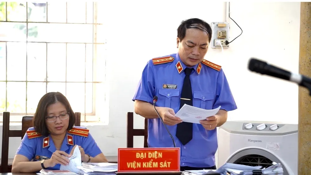 buôn lậu 51kg vàng