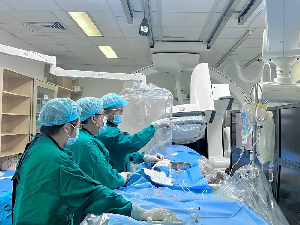 cứu bà cụ 100 tuổi