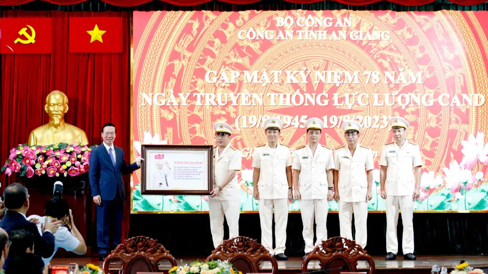 chủ tịch nước làm việc tại công an an giang