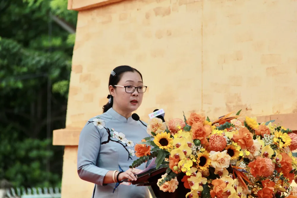 Phó Chủ tịch UBND tỉnh Vĩnh Long Nguyễn Thị Quyên Thanh phát biểu khai mạc