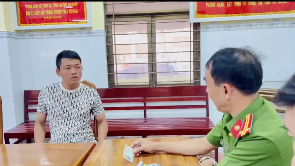 ném bé trai ném bé trai