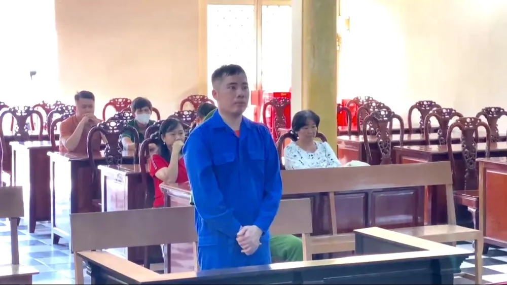 Bị cáo Nguyễn Thanh Tuyền. Ảnh; HD lua-khach-hang.jpg
