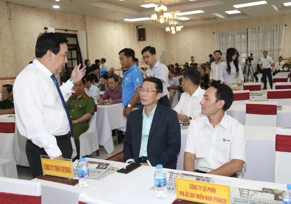 Các doanh nghiệp, nhà tài trợ đồng hành cùng chương trình. trao-qua-dn-9624-3680.jpg