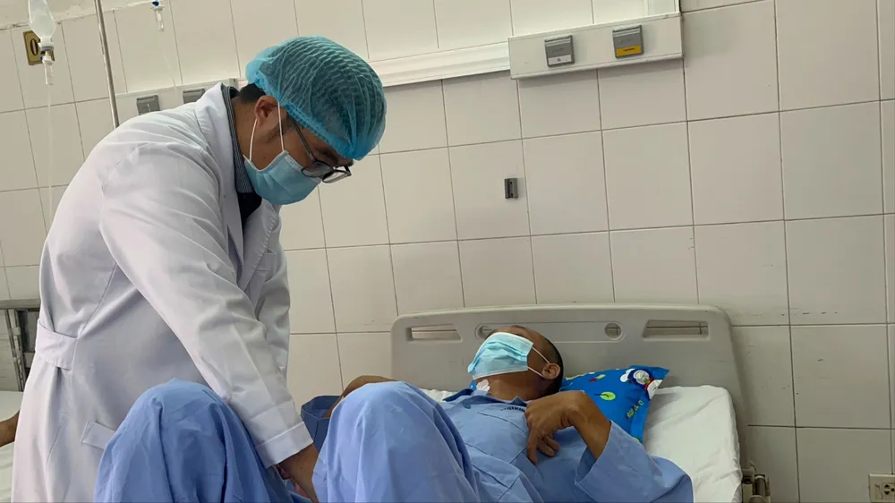 Hiện bệnh nhân phục hồi tốt. Ảnh: BVCC hoai-tu-ruot-kham.jpg