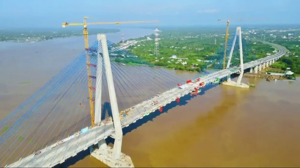 Hai nhịp cầu Mỹ Thuận 2 đã nối liền bờ sông Tiền. Ảnh: HD hop-long-my-thuan.jpg