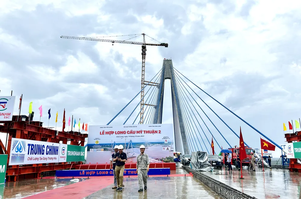 Cầu Mỹ Thuận 2 trước giờ hợp long Hop-long.jpeg