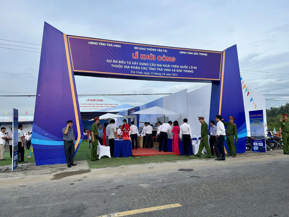 Khu vực diễn ra lễ khởi công dự án cầu Đại Ngãi. cau-dai-ngai-3.jpg