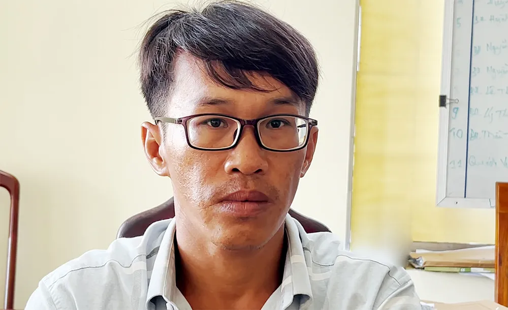 Dương Văn Cu Em tại cơ quan công an. Ảnh: CACC Chiếm đoạt tiền bán hột vịt lộn, nam thanh niên bỏ trốn suốt 11 năm