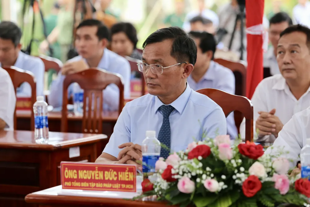 Ông Nguyễn Đức Hiển, Phó Tổng Biên tập báo Pháp Luật TP.HCM ngu-dan-ben-tre-2.jpg