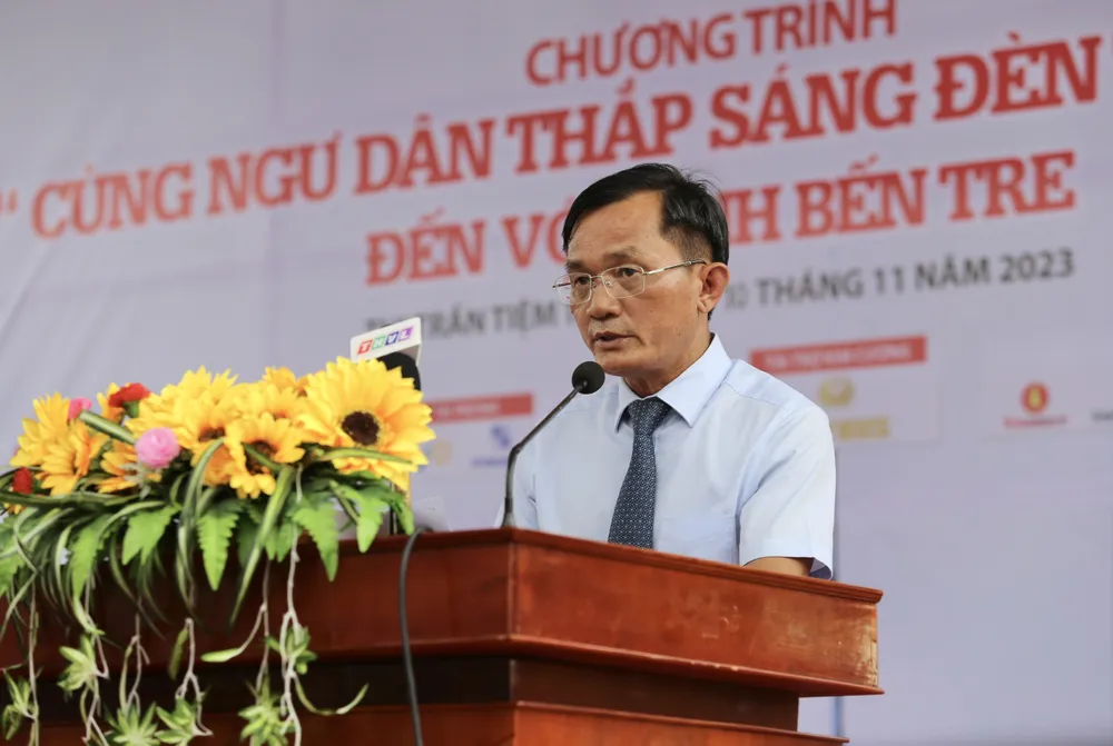 Ông Nguyễn Đức Hiển, Phó Tổng Biên tập báo Pháp Luật TP.HCM ngu-dan-ben-tre-9.jpg
