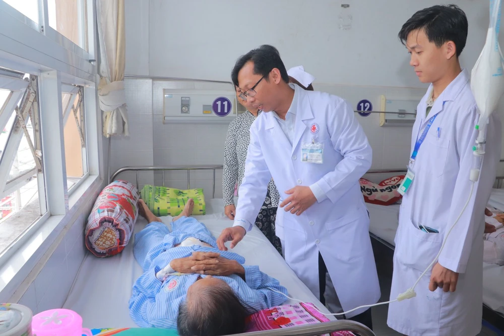 Sau phẫu thuật sức khoẻ cụ bà tiến triển tốt. Ảnh: BVCC khoi-u-tham.jpg