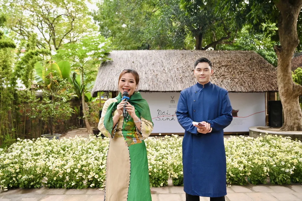 ao-dai-hue-thi.jpg