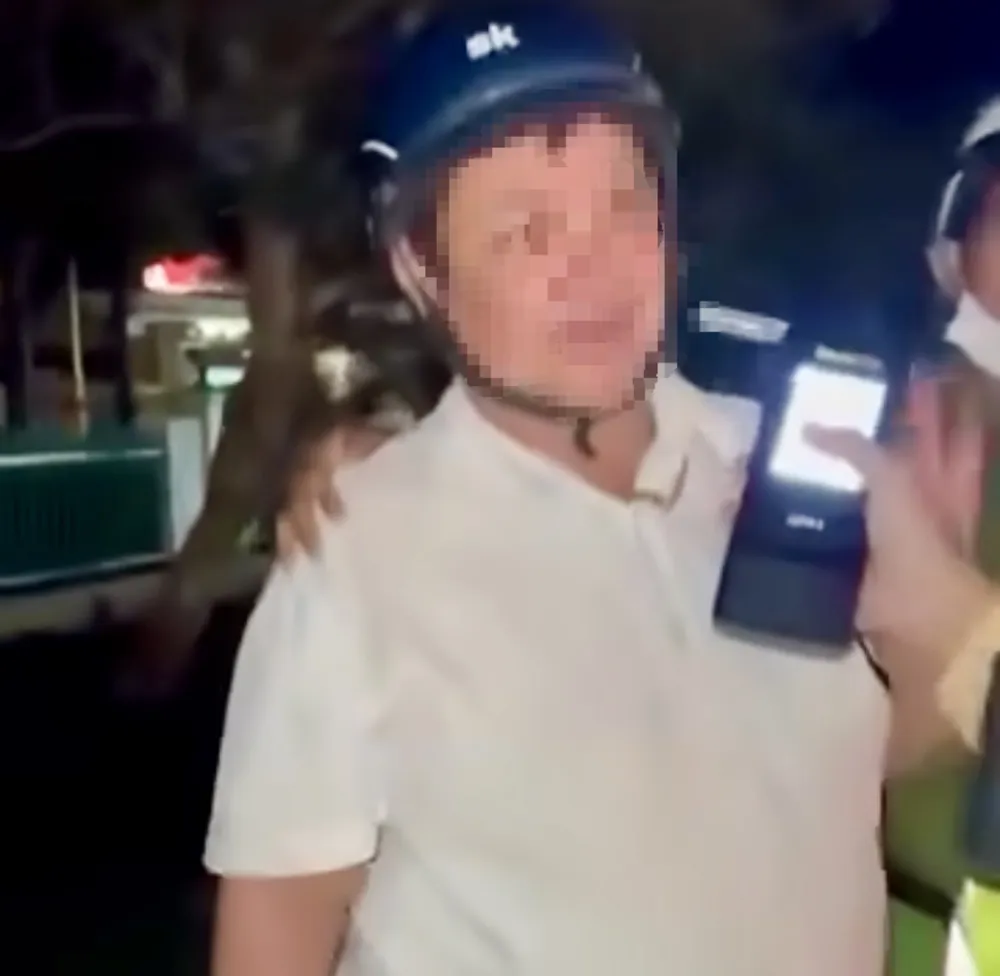 TAND huyện Châu Phú phủ nhận thông tin người đàn ông năn nỉ bỏ qua vi phạm nồng độ cồn là người của toà