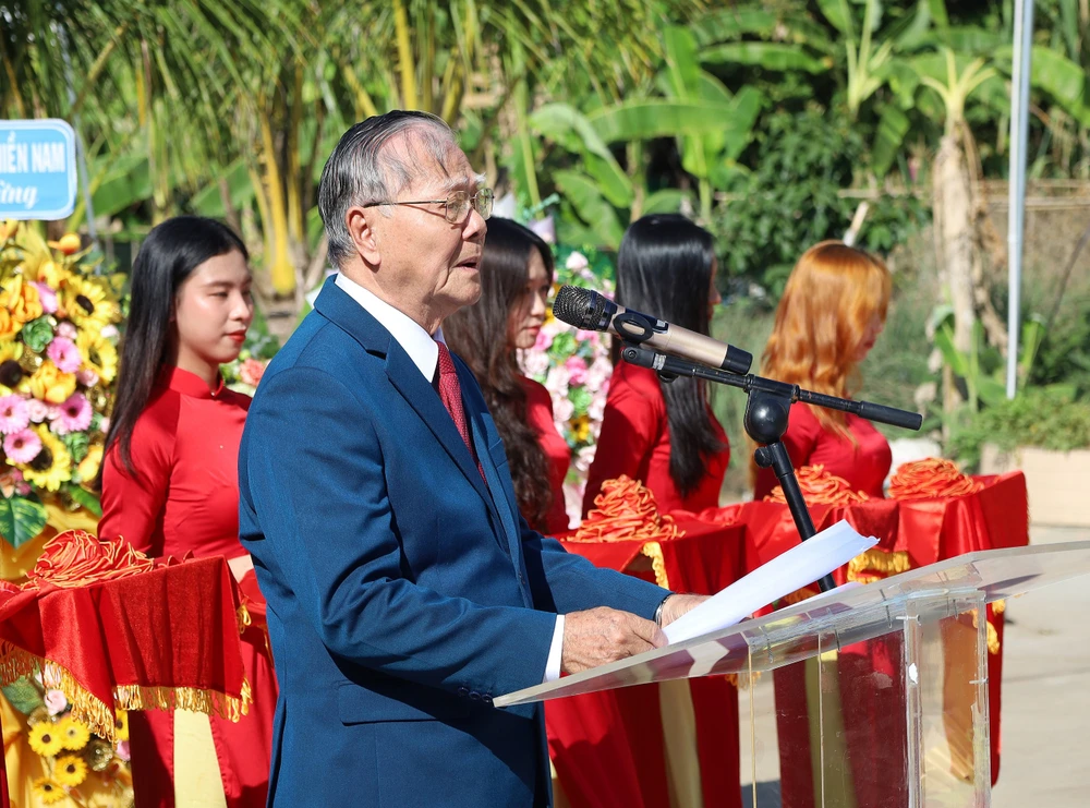 TS Nguyễn Văn Quang - Hiệu trưởng trường Đại học Nam Cần Thơ phát biểu tại lễ khánh thành khu thực hành du lịch sinh thái – resort DNC hieu-truong-dai-noc-nam-can-tho.jpg