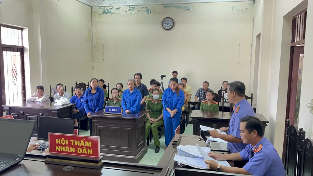 Ngăn cản thi công cầu còn tạt nước sôi vào công an nên các bị cáo phải lãnh án tù. Ảnh: HD tat-nuoc-soi-an-giang.jpg