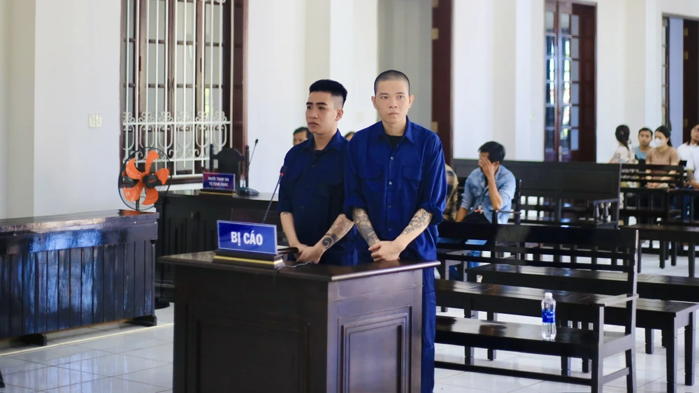vào nhầm phòng karaoke