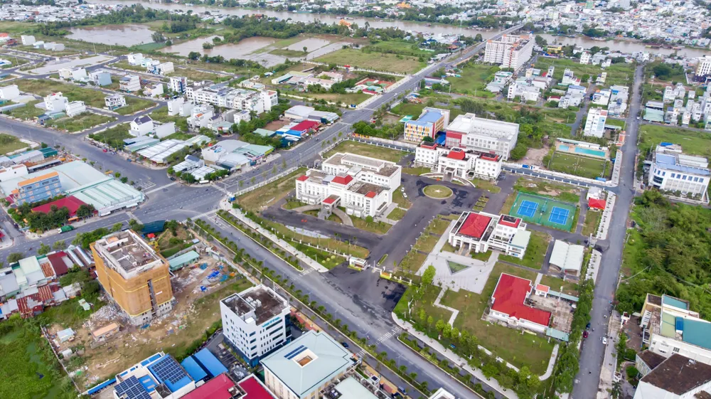 Từ một thị xã nhỏ bé, lạc hậu, sau 25 năm xây dựng và phát triển TP Long Xuyên đã là thành phố đô thị loại I trực thuộc tỉnh An Giang, giàu đẹp, văn minh 25-nam-long-xuyen-3.jpg