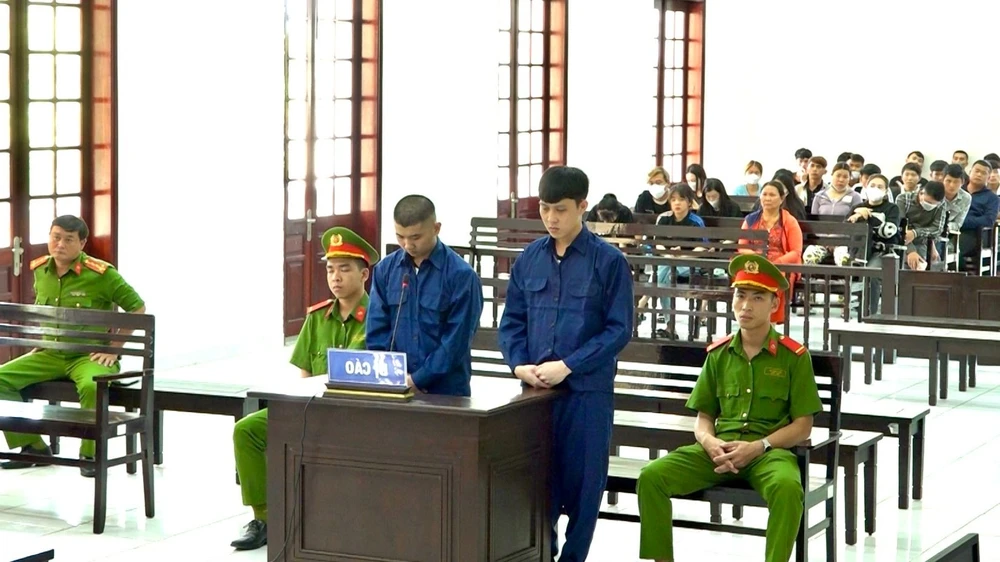 Nghe tin anh bị đòi nợ, thanh niên lấy súng rủ theo bạn cùng đi bắn chủ nợ và cả 2 cùng nhau vào tù. Ảnh: HD Thanh niên ở Vĩnh Long lấy súng rủ theo bạn cùng đi bắn chủ nợ và cả 2 cùng nhau vào tù
