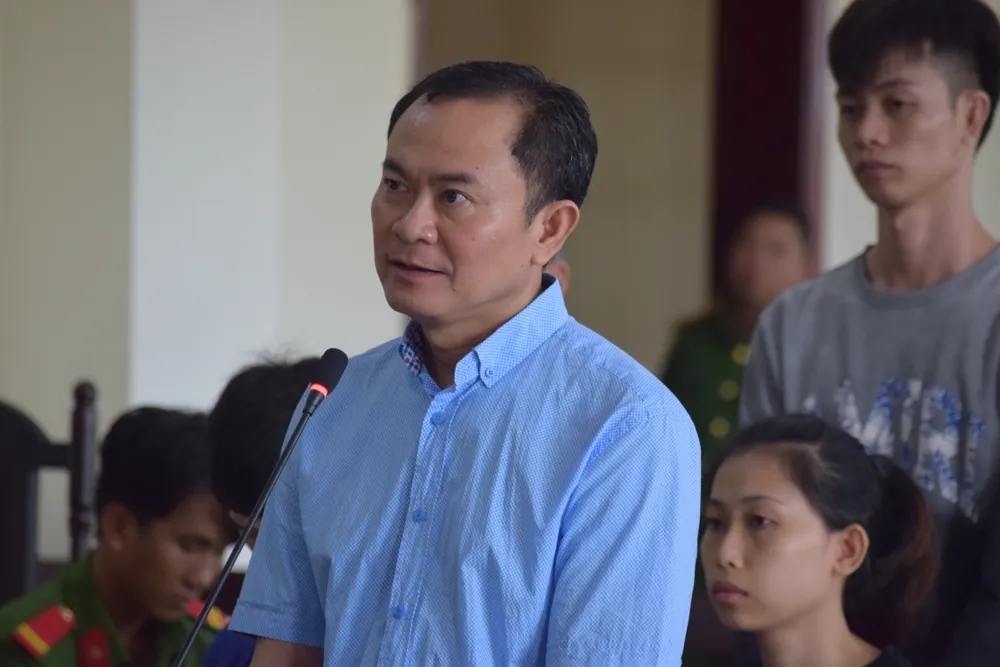 Bị cáo Trần Lập Nghĩa, giám đốc Trung tâm Đăng kiểm ở Đồng Tháp bị xét xử tội nhận hối lộ. nhan-hoi-lo-dang-kiem-dong-thap-nghia.JPG