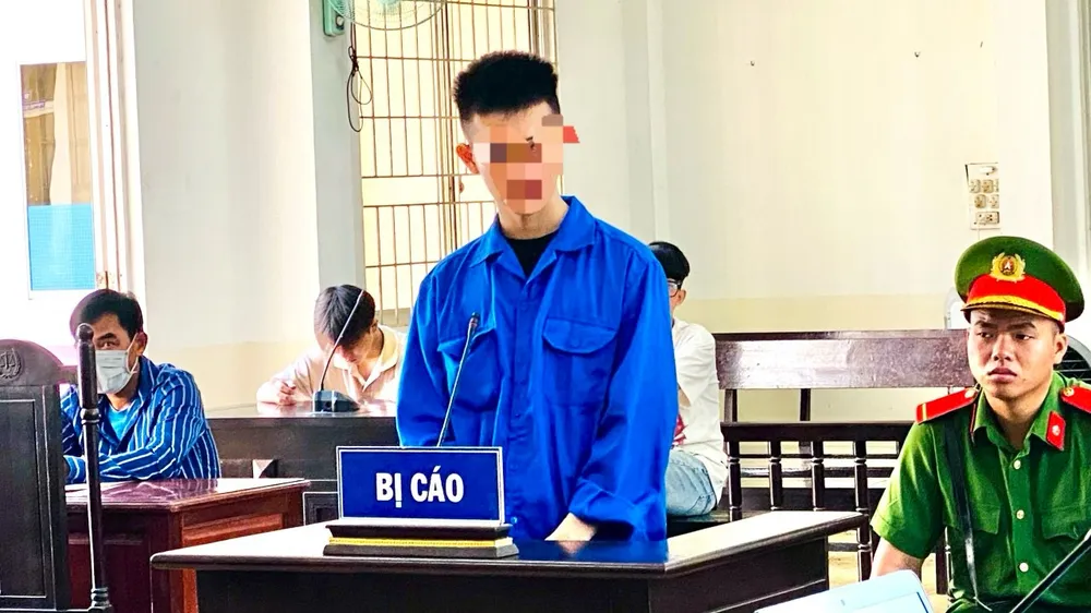 Thiếu niên mang tội giết người vì nghĩ bị nhìn đểu