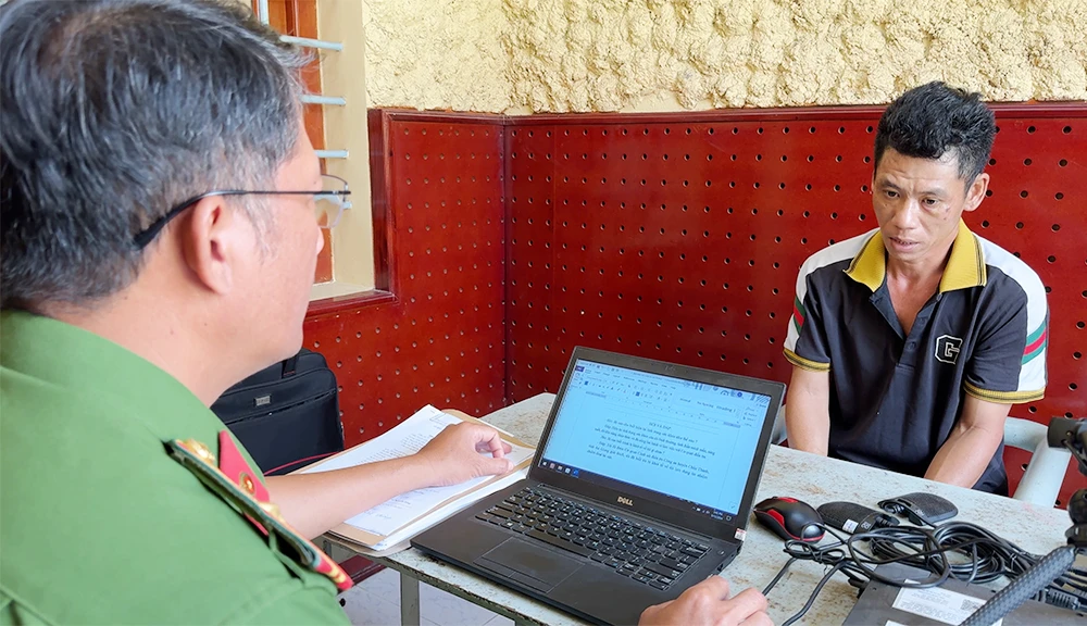 An Giang: Vừa ra khỏi tù, cặp đôi lại mang súng đi cướp giật tài sản