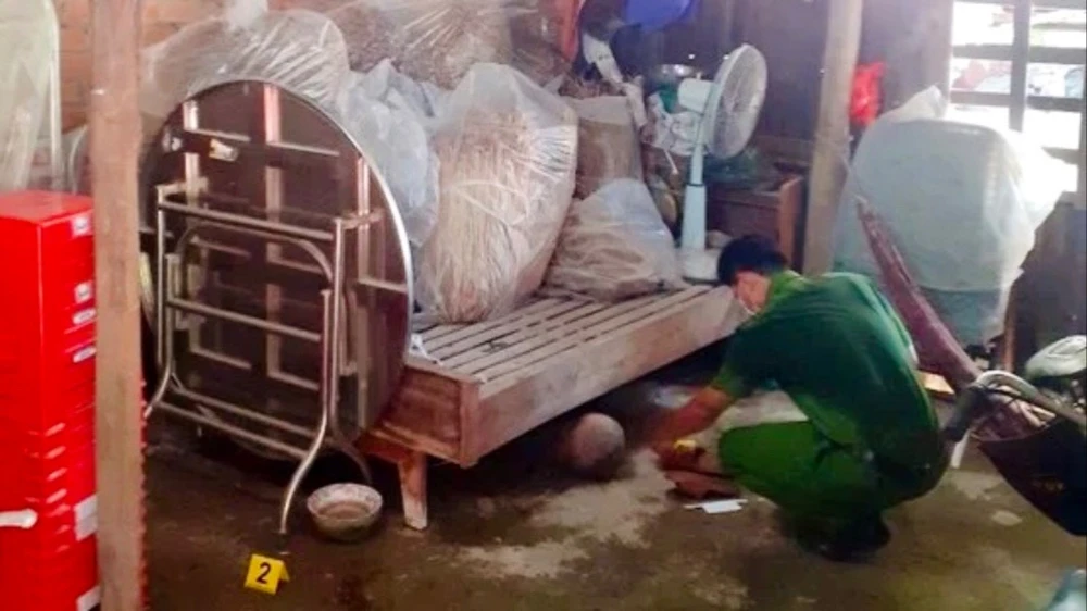Hiện trường phát hiện nữ chủ hụi tử vong ở tư thế treo cổ. Ảnh: HD Vĩnh Long: Phát hiện nữ chủ hụi tử vong ở tư thế treo cổ