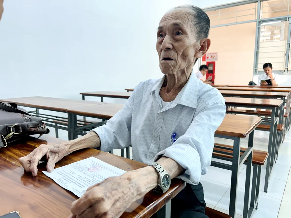 Với lòng yêu văn hoá, văn chương dân tộc, cụ Nguyễn Tấn Thành vẫn quyết định chinh phục bằng thạc sĩ ở tuổi gần 90 cu-ong-thac-si-can-tho-8.jpg