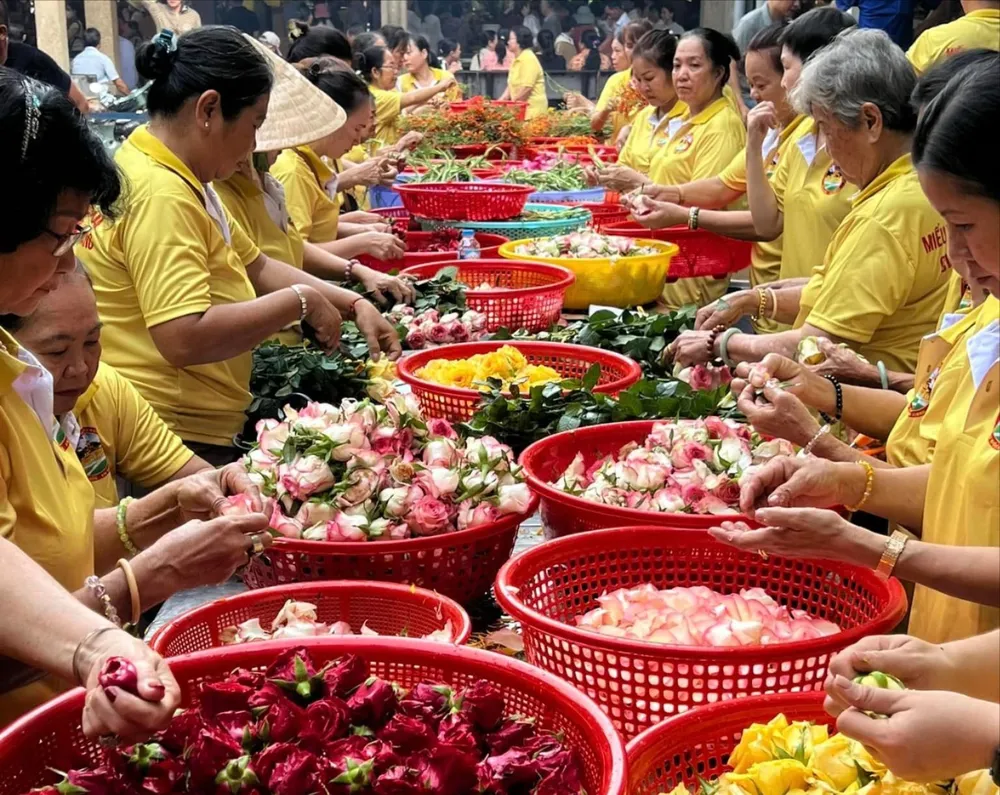 Hoa được chọn để nấu tắm Bà có 9 loại. tam-ba-chua-xu-4.jpeg