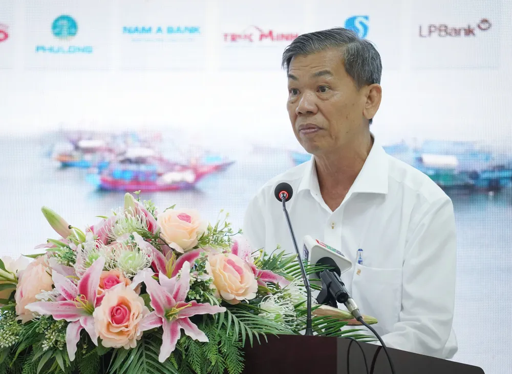 Ông Nguyễn Văn Mẫn, Tỉnh uỷ viên, Giám đốc Sở NN&PTNN tỉnh Tiền Giang den-tren-bien-tien-giang-man.jpg