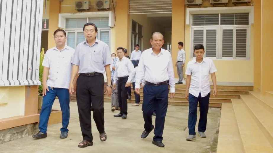 Chương trình có sự tham dự của ông Trương Hòa Bình, nguyên Ủy viên Bộ Chính trị, nguyên Phó Thủ tướng thường trực Chính phủ, Chủ tịch danh dự của chương trình. -tren-bien-tien-giang.jpg
