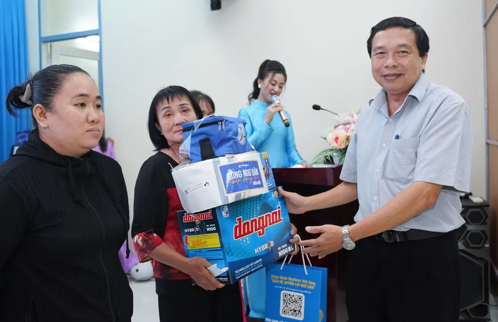 trao-qua-tien-giang-12.jpg