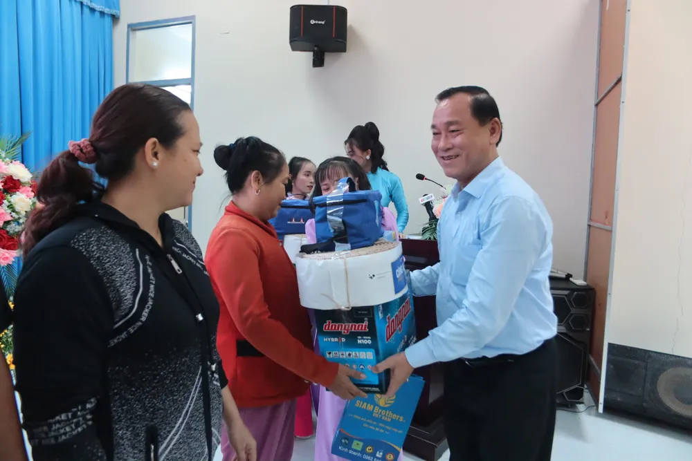 trao-qua-tien-giang-14.jpg