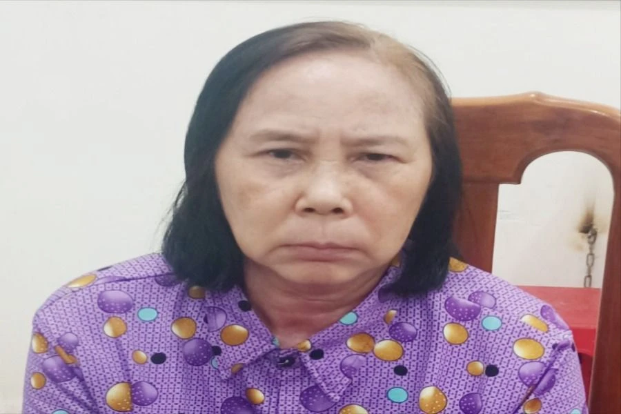 Trần Thị Hương bị Công an tỉnh An Giang và TP.HCM phối hợp bắt sau 21 năm trốn truy nã đặc biệt. Ảnh: CACC Công an tỉnh An Giang và TP.HCM phối hợp bắt 1 phụ nữ trốn truy nã 21 năm