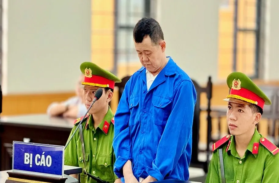 Ghen tuông, bị cáo Nguyễn Văn Dũng sát hại vợ, bị phạt tù chung thân. Ảnh: HD Nghi ngờ vợ có người đàn ông khác, ghen tuông nên người chồng sát hại vợ ngay trên đường đi.