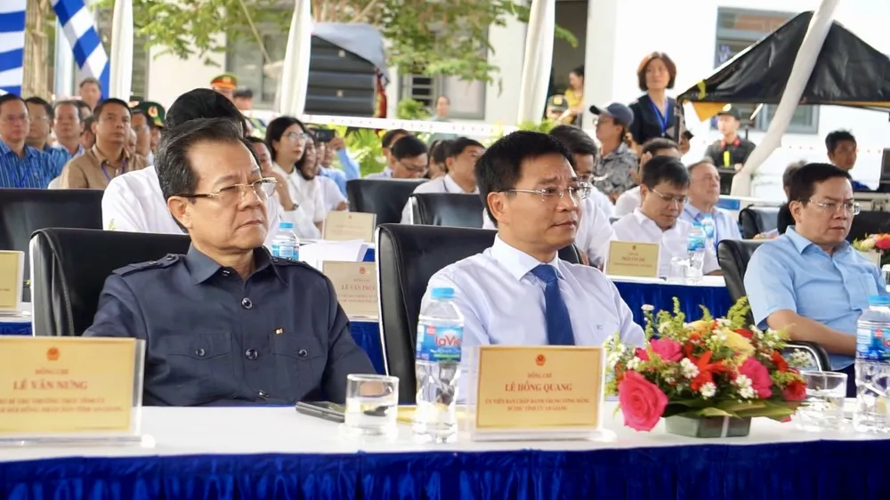 khanh-thanh-tuyen-tranh-tp-long-xuyen.jpg