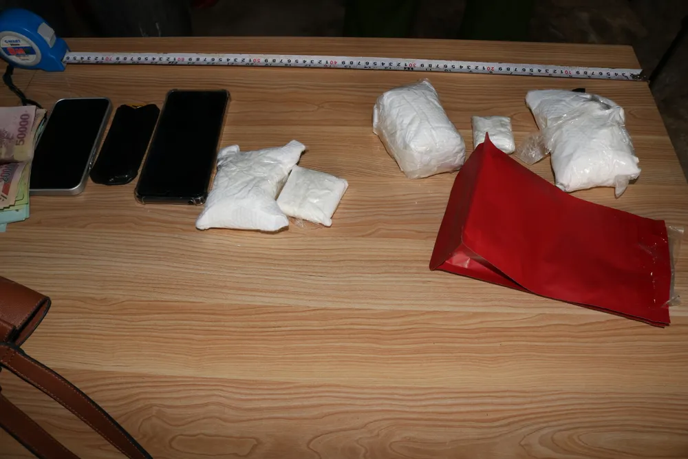 Hơn nửa kg ma tuý công an thu giữ được. van-chuyen-trai-phep-ma-tuy.JPG