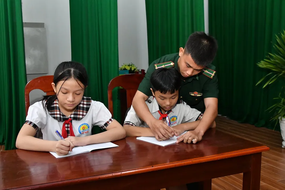 Trình diễn tiểu phẩm nói về mô hình Con nuôi biên phòng tuyen-truyen-phap-luat-bien-gioi-1.jpg