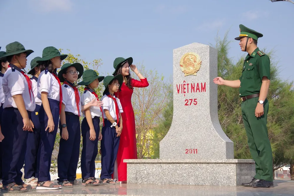 Bộ đội Biên phòng tỉnh An Giang tuyên truyền về chủ quyền biên giới cho các em học sinh tuyen-truyen-phap-luat-bien-gioi-2.jpg