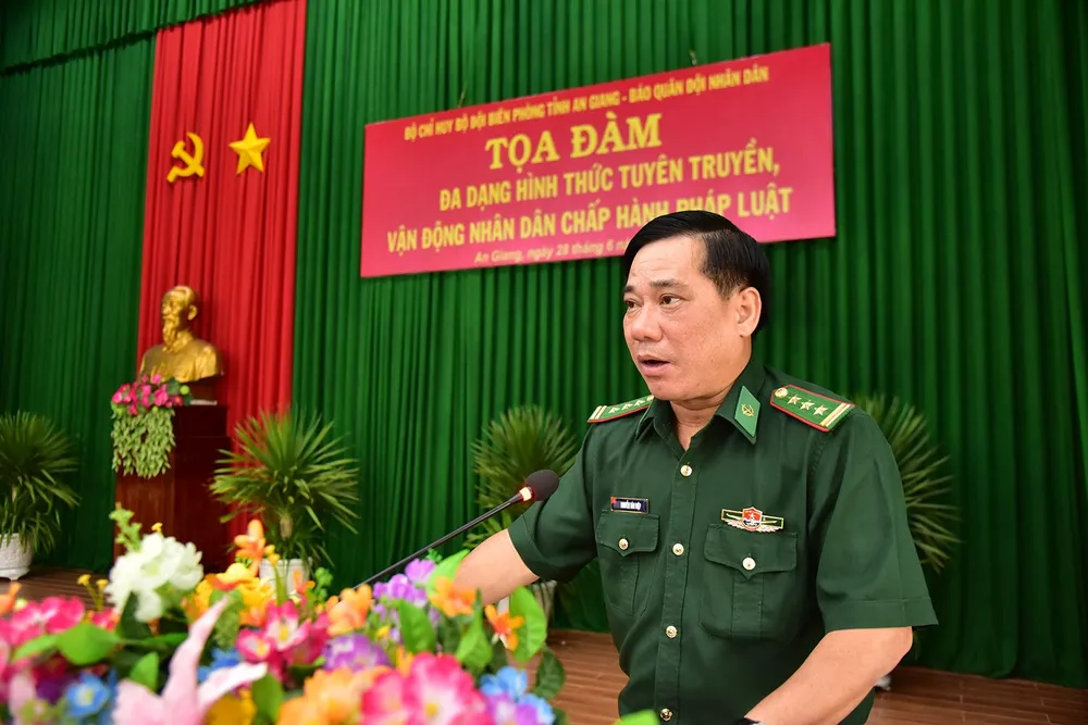 Thượng tá Nguyễn Văn Hiệp, Chính ủy BĐBP tỉnh An Giang tuyen-truyen-phap-luat-bien-gioi-hiep.jpg