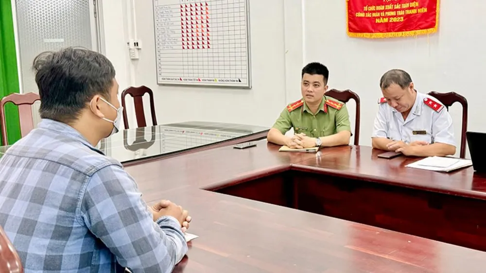 bia-dat-thich-minh-tue.jpeg