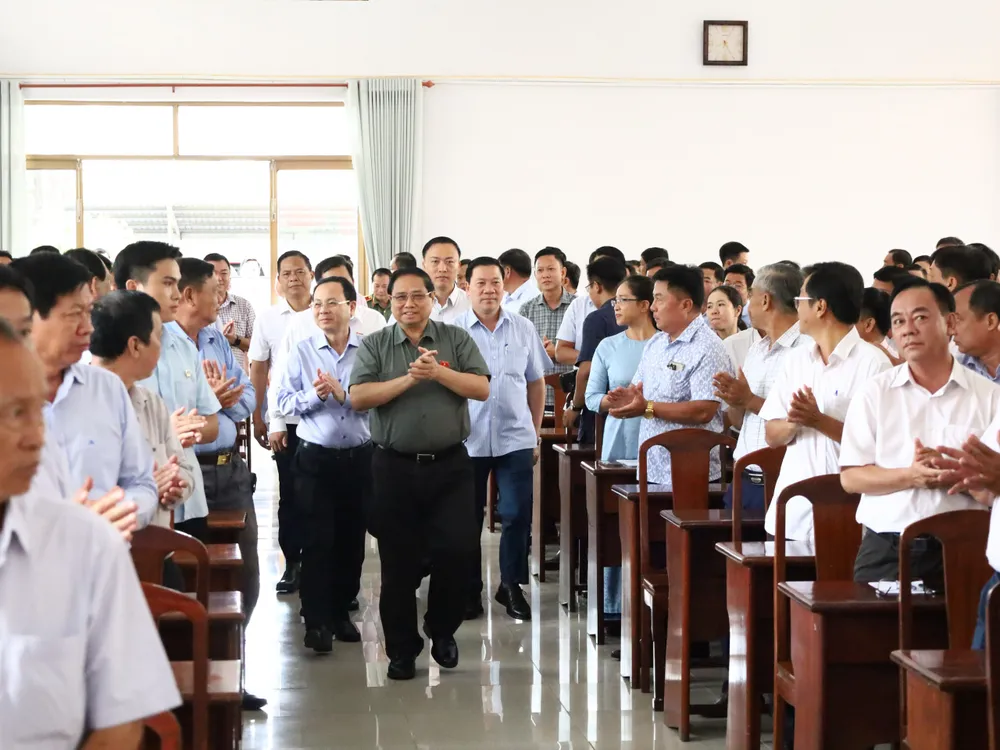Thủ tướng Phạm Minh Chính cùng Đoàn ĐBQH TP Cần Thơ đã có buổi tiếp xúc cử tri ở quận Thốt Nốt, TP Cần Thơ thu-tuong-pham-minh-chinh-tiep-xuc-cu-tri.jpg