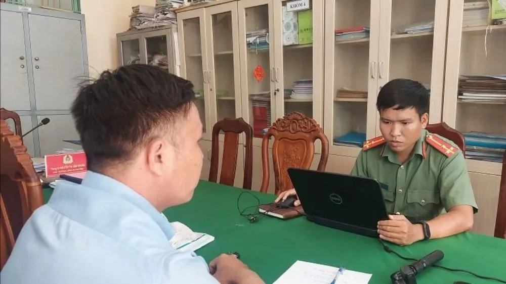 YouTuber ở Đồng Tháp đăng nhiều video sai sự thật, gây chia rẽ tôn giáo nên bị phạt 7,5 triệu đồng. Ảnh: CA YouTuber ở Đồng Tháp đăng clip sai sự thật, gây chia rẽ tôn giáo